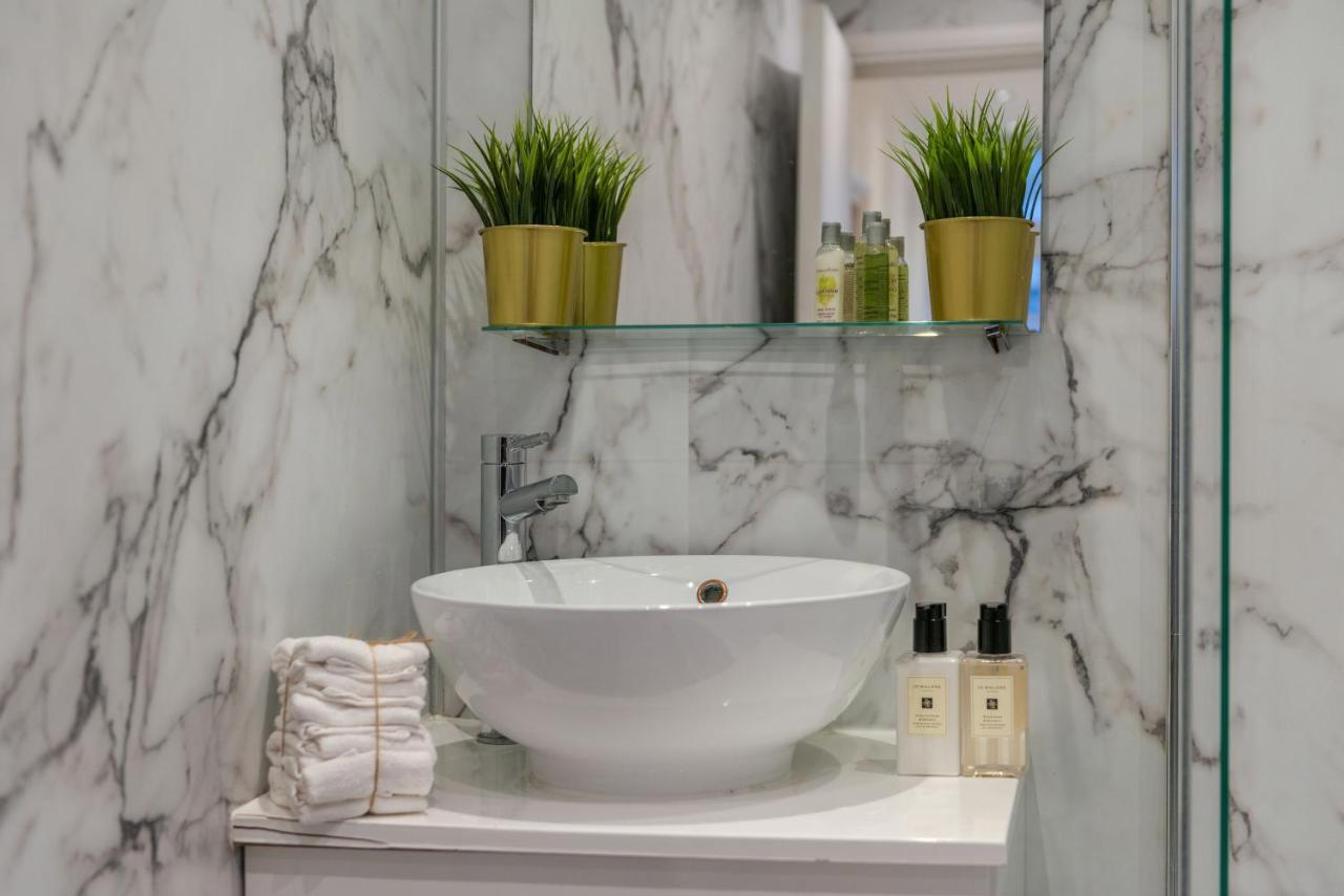 Three-Bedroom Bliss In London Town Kültér fotó